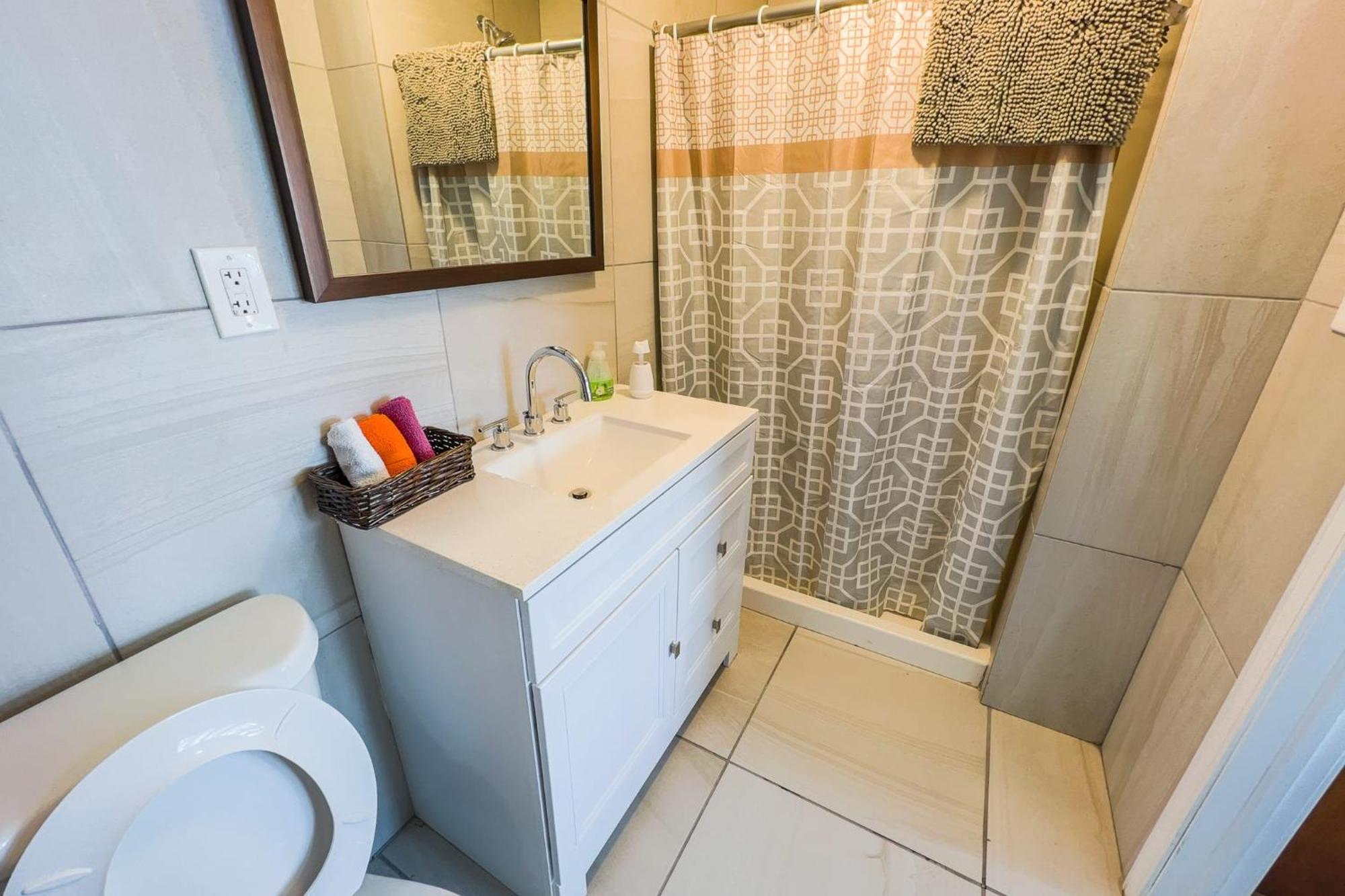 Large 6Br, 6 Bath In The City Of Niagara Falls Eksteriør bilde