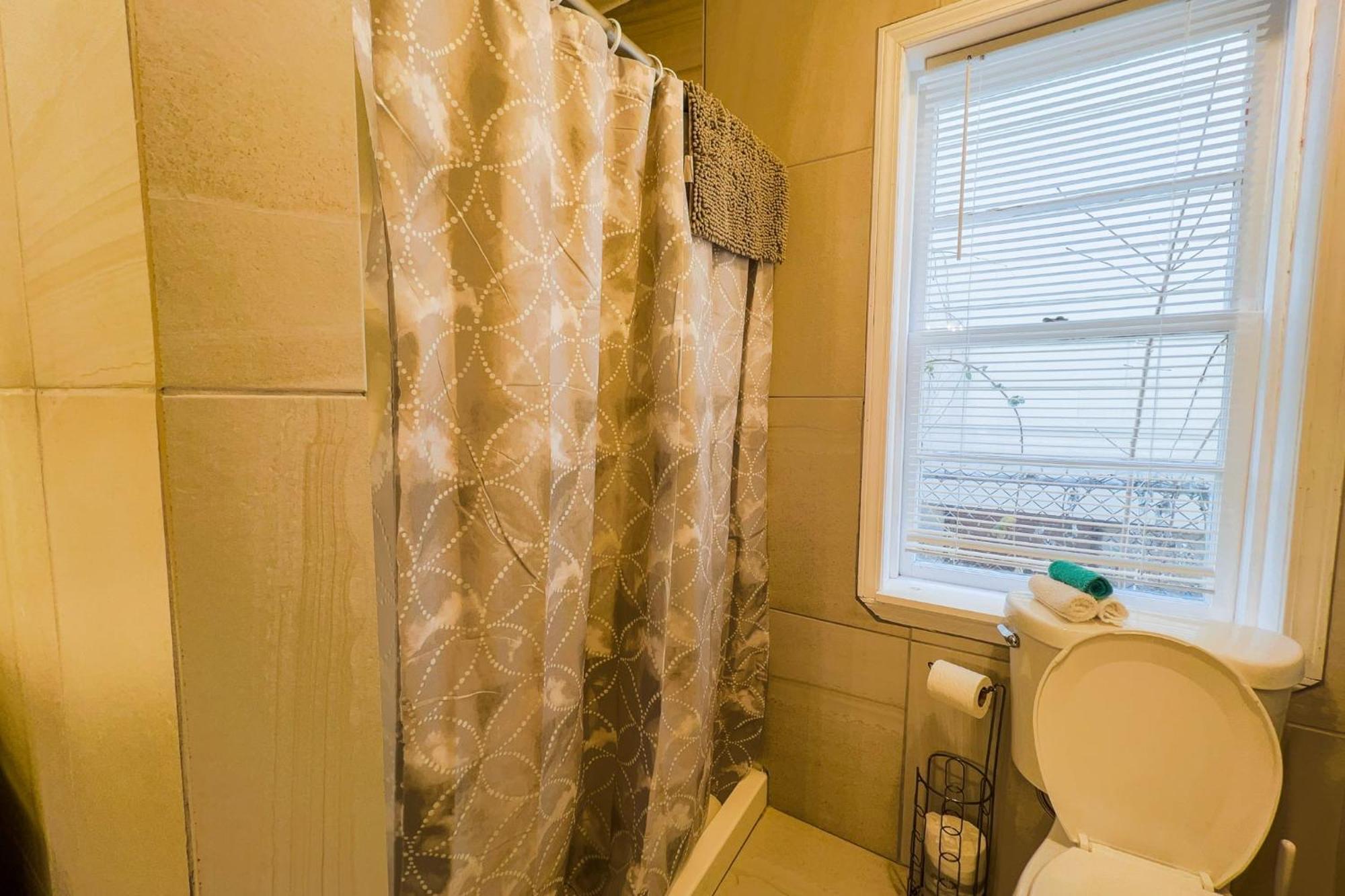 Large 6Br, 6 Bath In The City Of Niagara Falls Eksteriør bilde